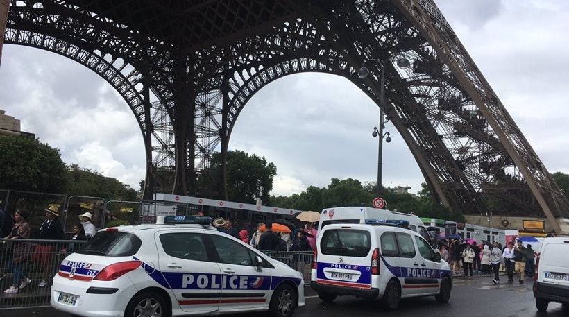 Αναφορές για εκκένωση του Πύργου του Άιφελ λόγω ύποπτου πακέτου